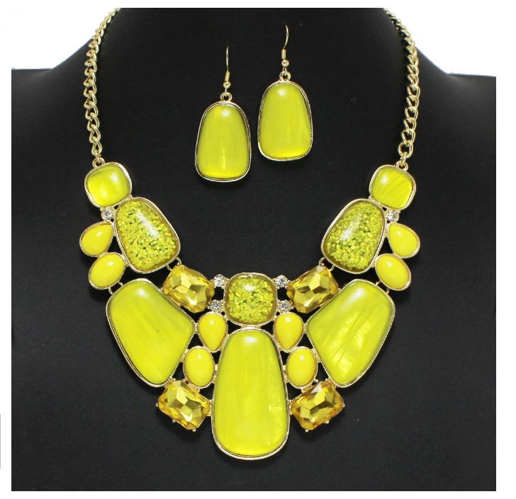 GOLD/YELLOW GEOMETRIC BIB NECKLACE