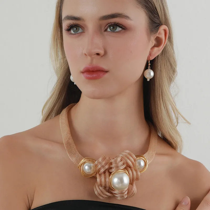 GOLD EXAGGERATED QUEEN ETHNIC STYLE FLOWER FRESHWATER PEARL NECKLACE