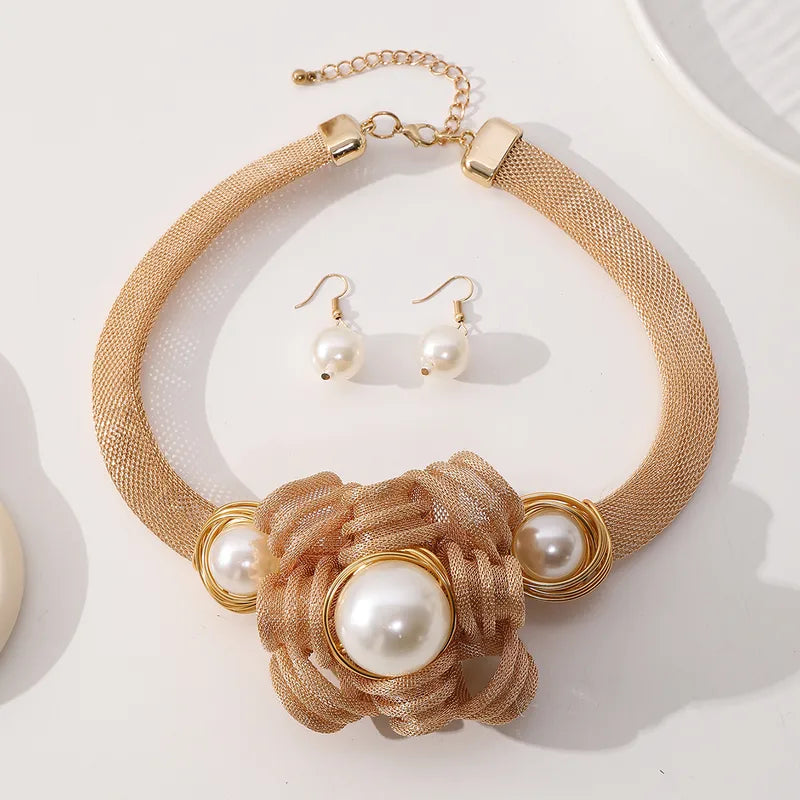 GOLD EXAGGERATED QUEEN ETHNIC STYLE FLOWER FRESHWATER PEARL NECKLACE