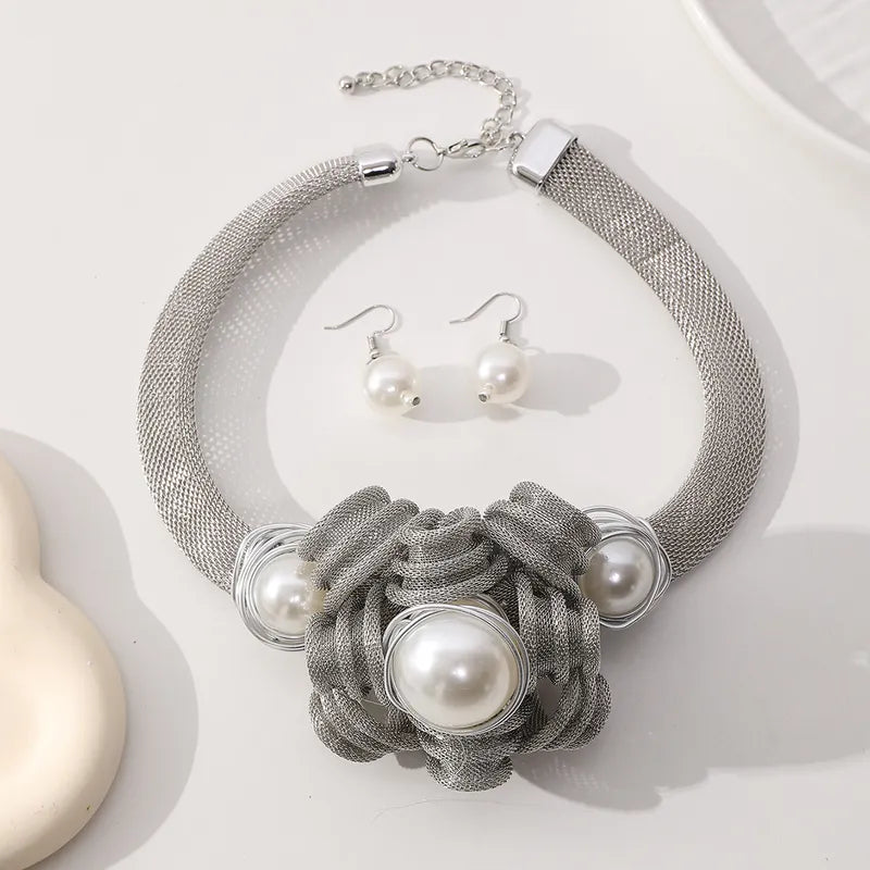SILVER EXAGGERATED QUEEN ETHNIC STYLE FLOWER FRESHWATER PEARL NECKLACE