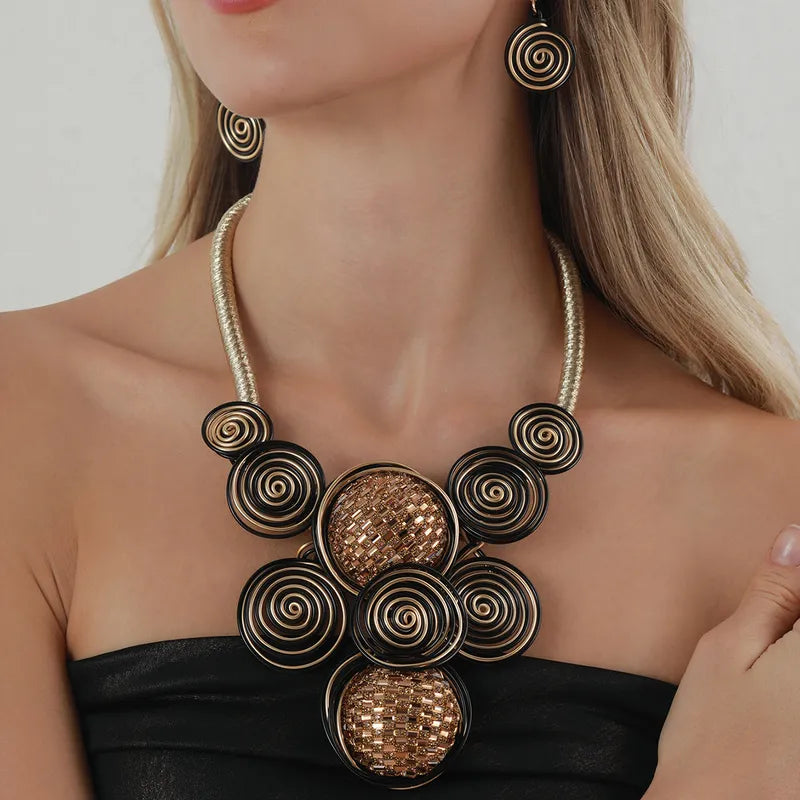 CHAMPAGNE BEACH STYLE WIRE FLOWER NECKLACE