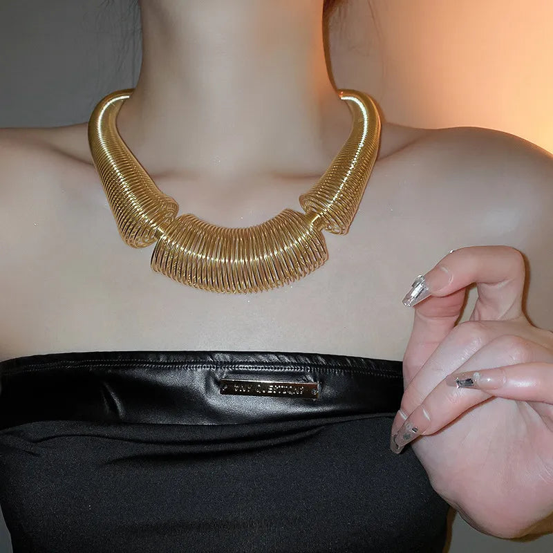 GOLD SLINKY STYLE NECKLACE