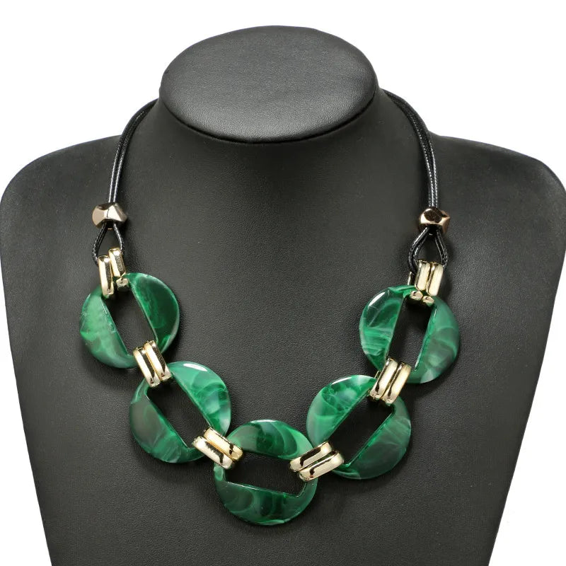 GREEN LUXURIOUS CIRCLE NECKLACE