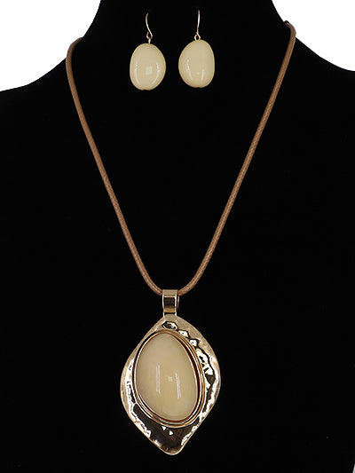 BEIGE GOLD BROWN CORD OVAL PENDANT NECKLACE