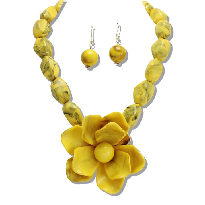 YELLOW BOLD OVERSIZED FLOWER BEADED MARBLED NECKLACE