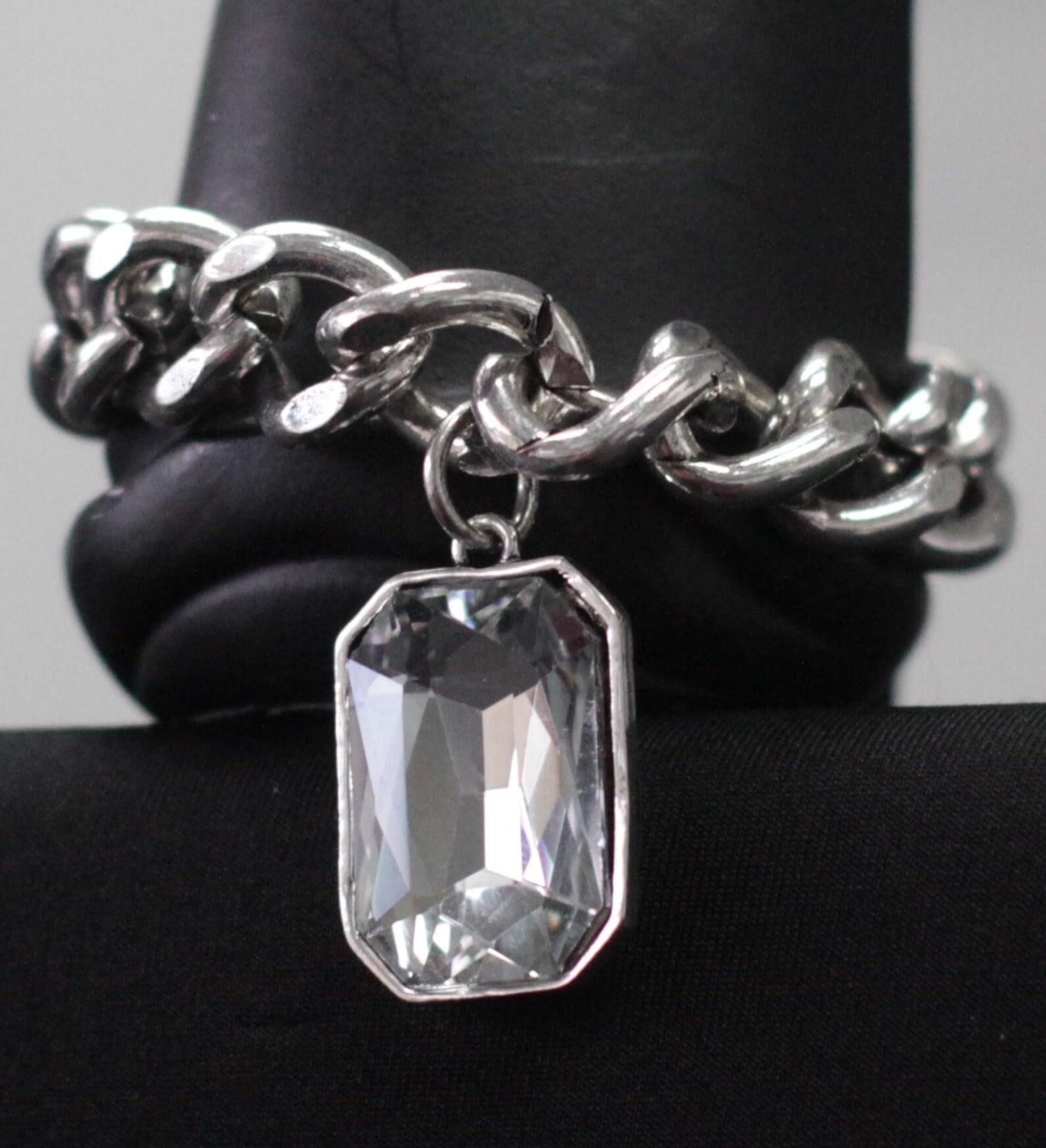 Bracelet - She's Posing Toggle Bracelet Silver 8" - 9.5"