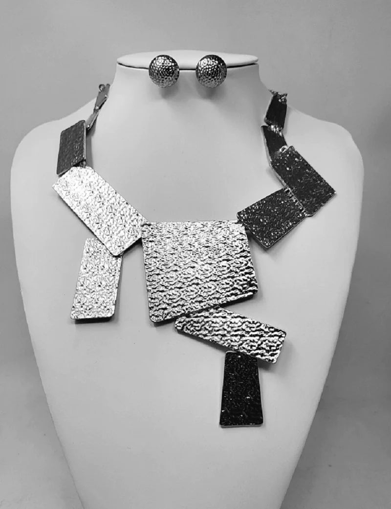 SILVER METAL NECKLACE SET