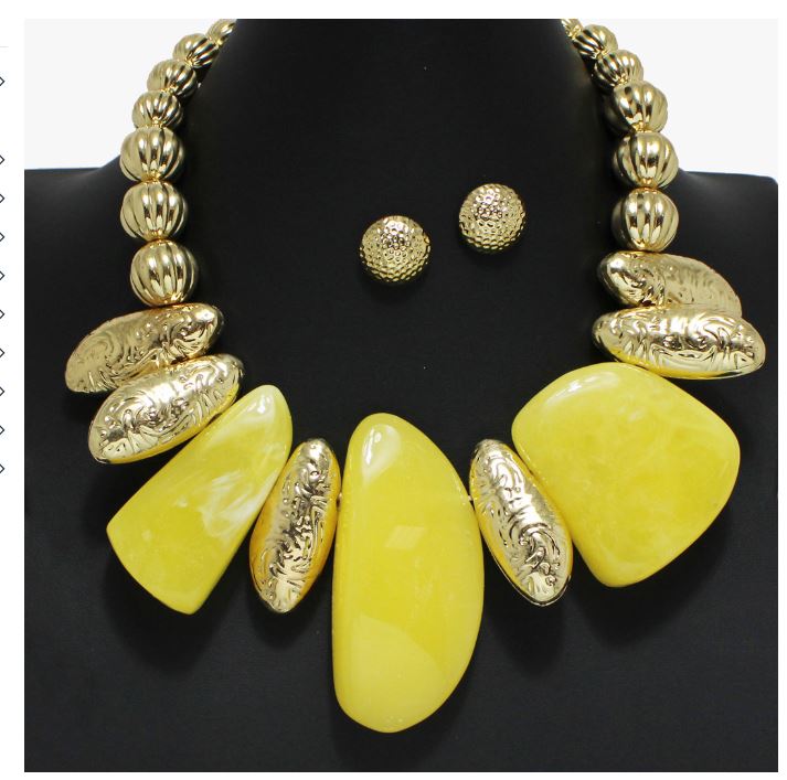 GOLD YELLOW GEOMETRIC CHUNKY GLASS STONE NECKLACE