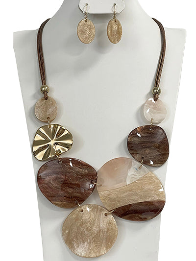 BROWN BEIGE LUCITE LINK CHAIN NECKLACE SET
