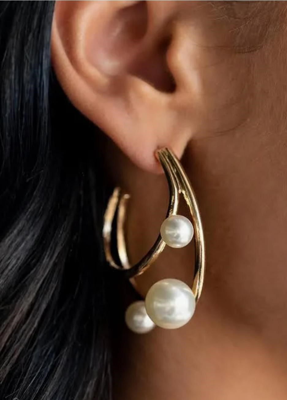 PEARL & GOLD HOOPS