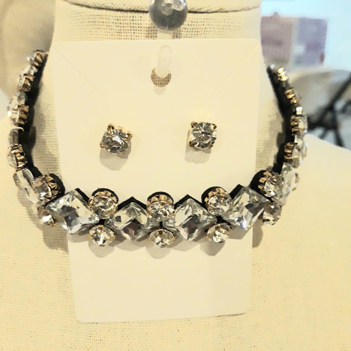 CRYSTAL CHOKER & EARRINGS