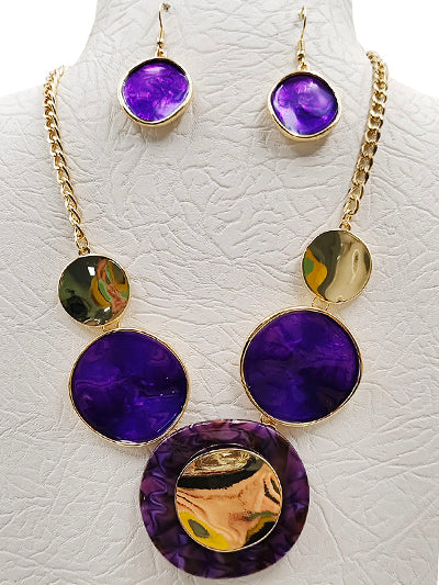 PURPLE ROUND GOLD DISK NECKLACE