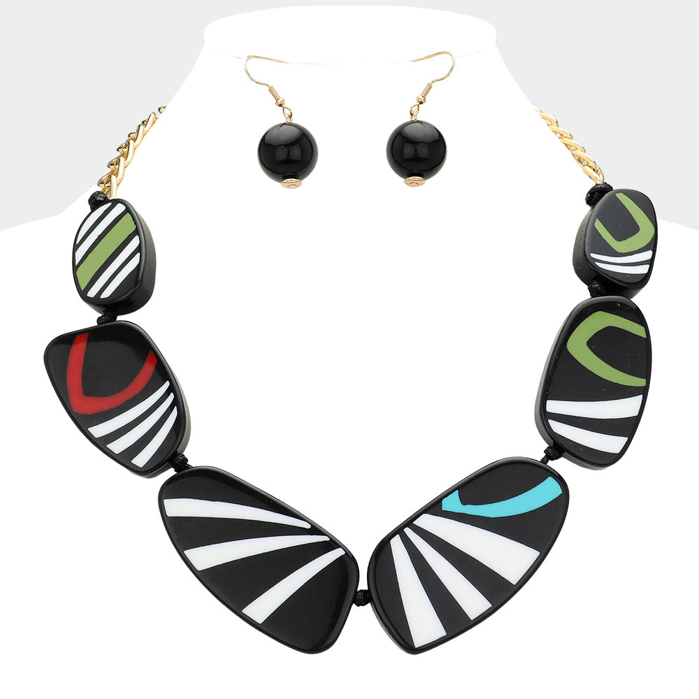 BLACK & WHITE ABSTRACT PEBBLE PATTERN NECKLACE