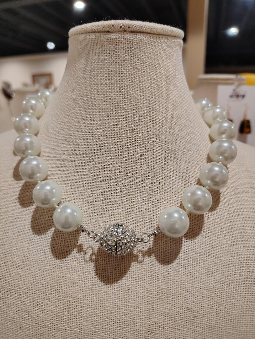 PEARL BLING MAGNETIC NECKLACE