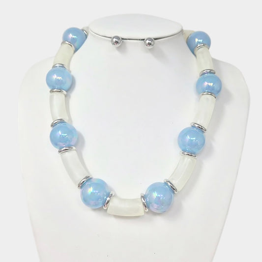 BLUE CHUNKY BEADED NECKLACE