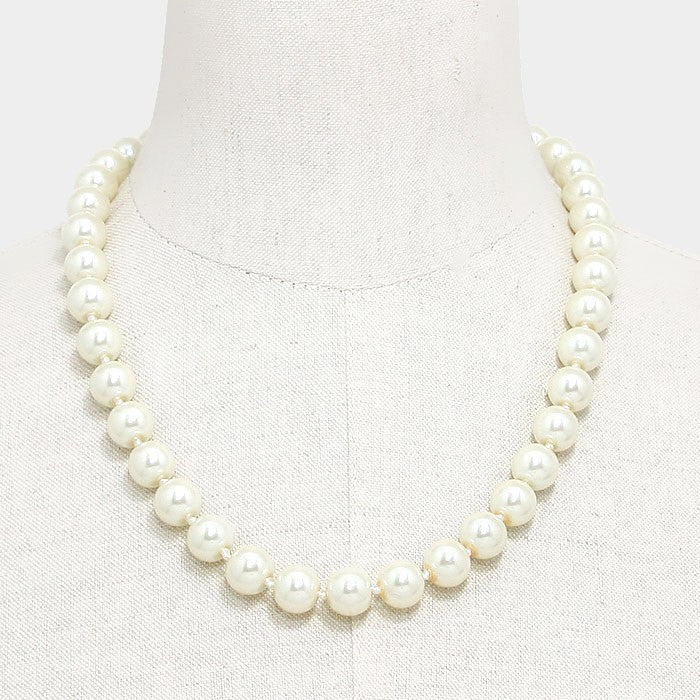 Necklace - Single Strand Medium Pearls