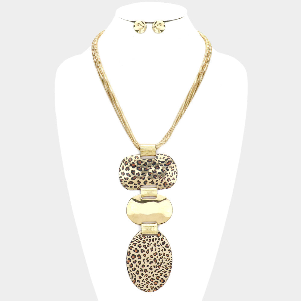 LEOPARD PATTERN ACCENTED LINK NECKLACE