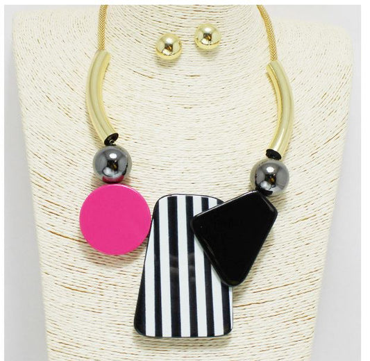 GOLD FUCHSIA, PIANO STRIPE GEOMETRIC NECKLACE