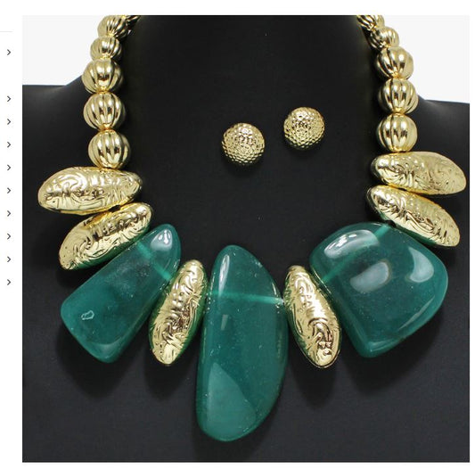 GOLD GREEN GEOMETRIC CHUNKY GLASS STONE NECKLACE