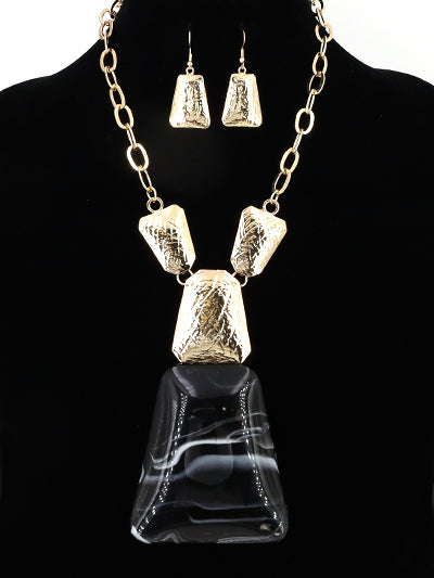 19" NECKLACE SET WITH LUCITE STONE PENDANT